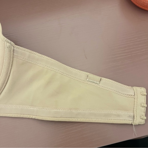 Wacoal Strapless Bra - Picture 3 of 9